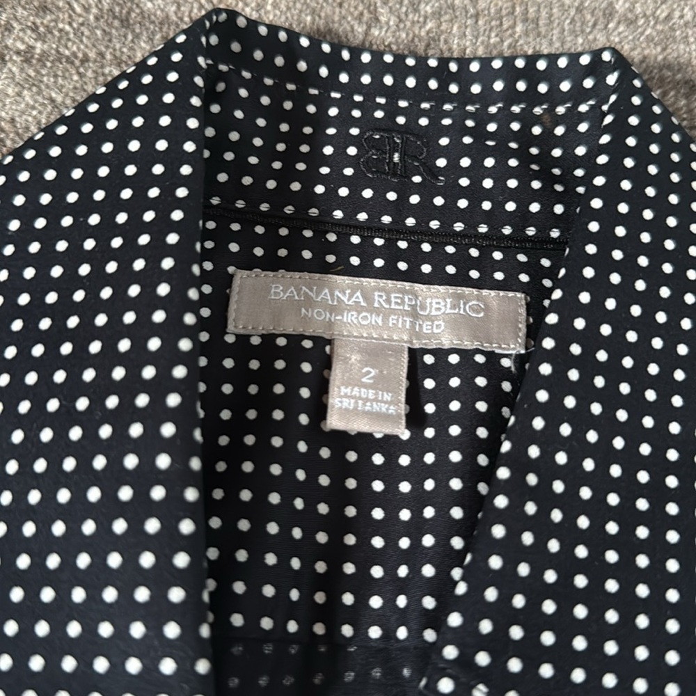 Fitted Button up- no iron - Picture 2 of 3